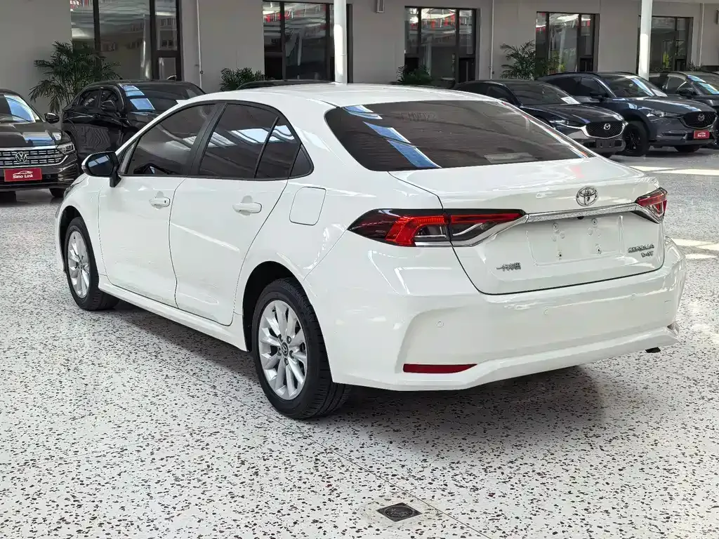Toyota Corolla — фото 4
