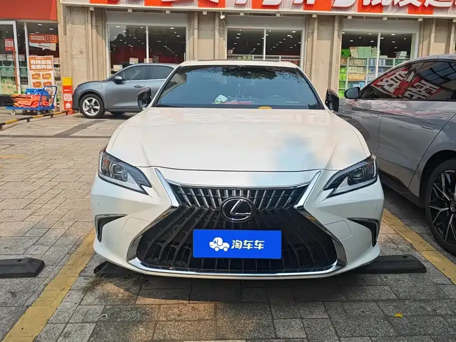 Lexus ES — фото 1