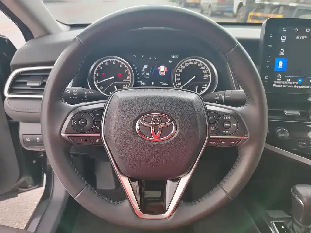 Toyota Camry — фото 6