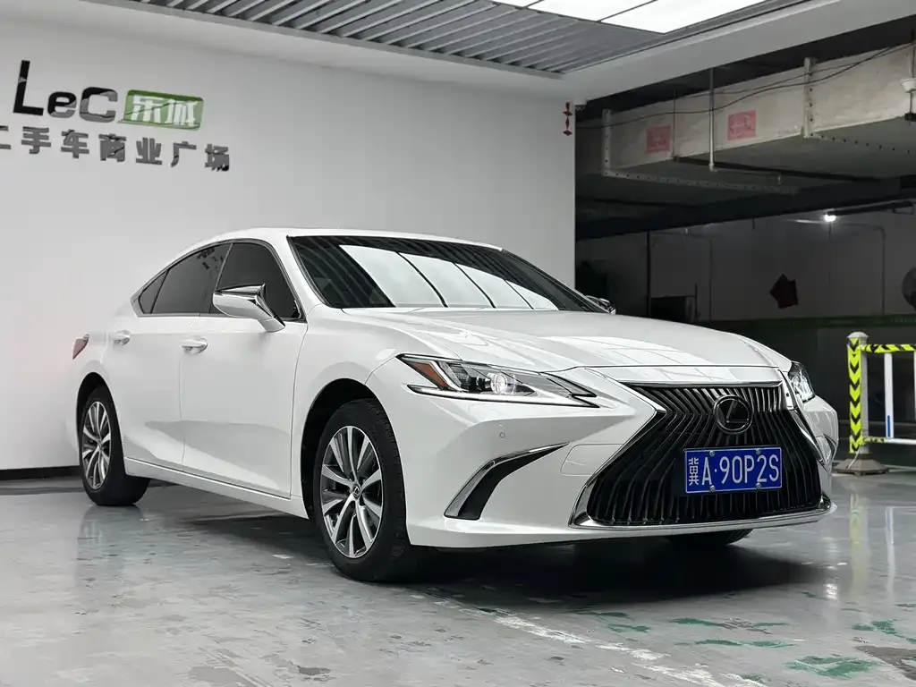 Lexus ES — фото 5