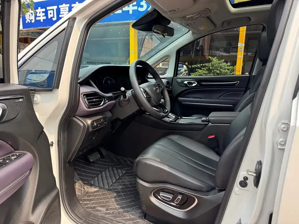 GAC Motor Trumpchi M6 — фото 10