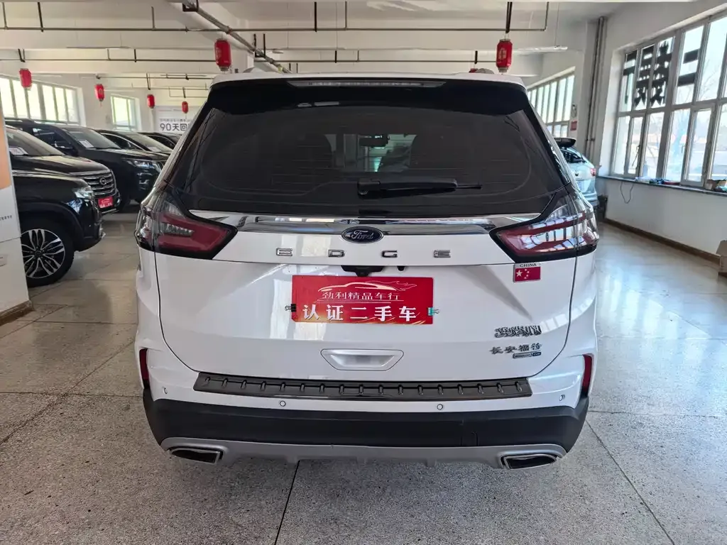 Ford Edge — фото 6