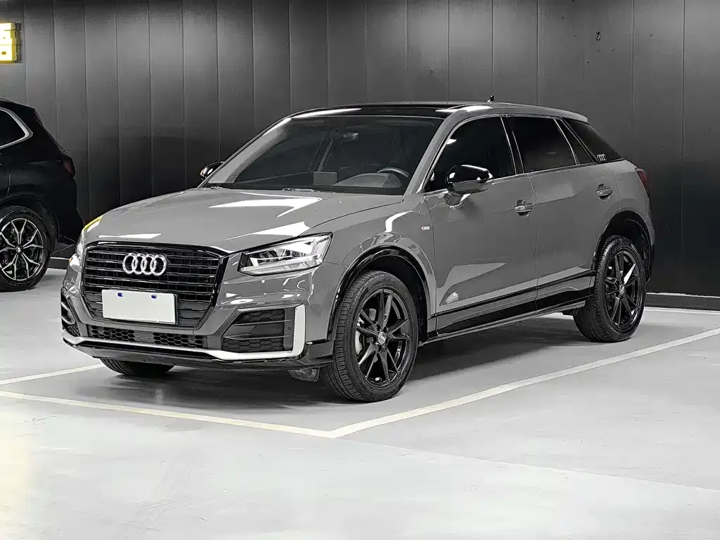 Audi Q2L — фото 1