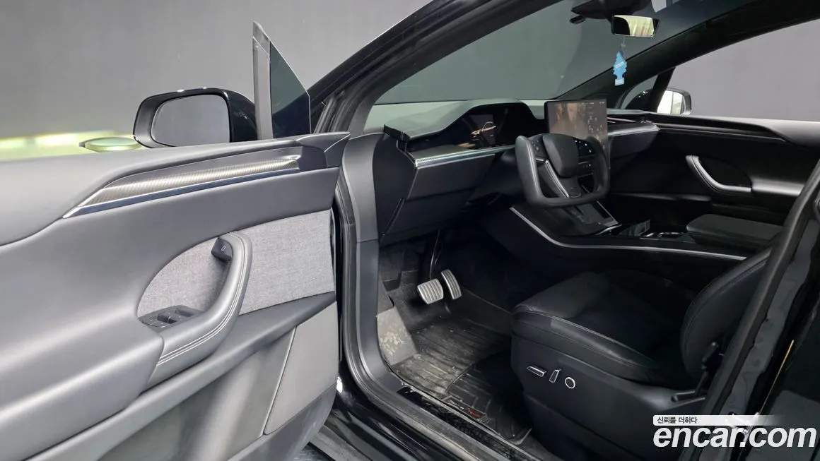 Tesla Model X — фото 8