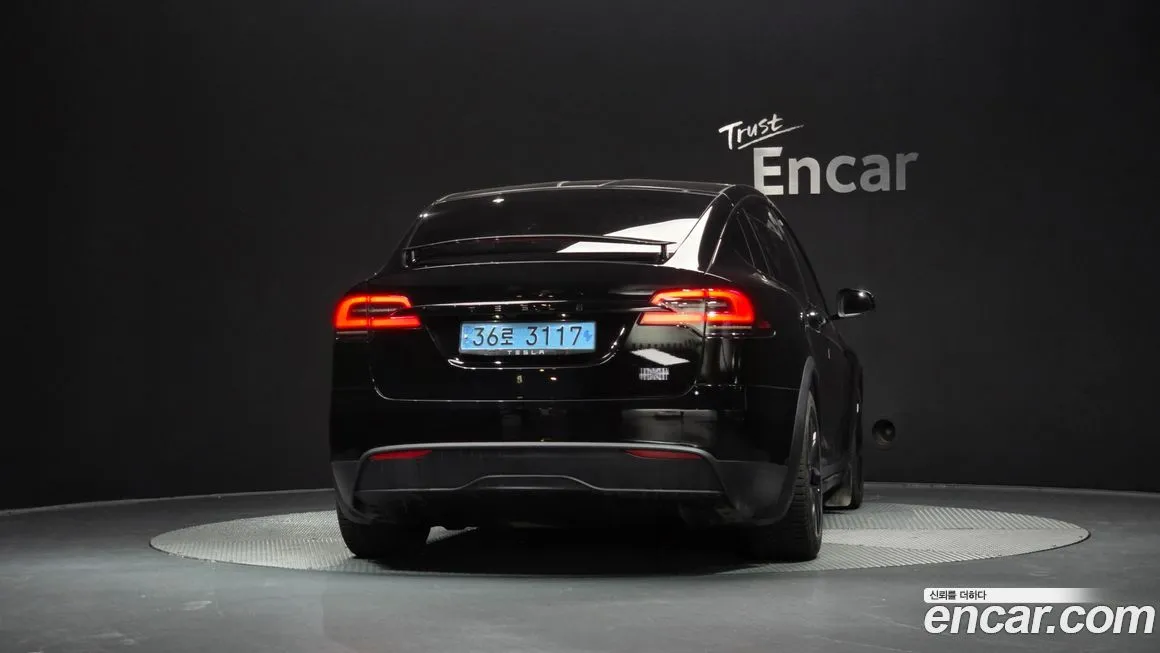 Tesla Model X — фото 5