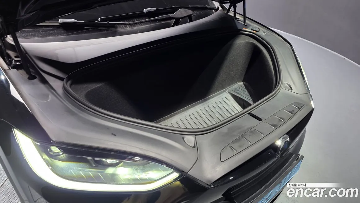 Tesla Model X — фото 9