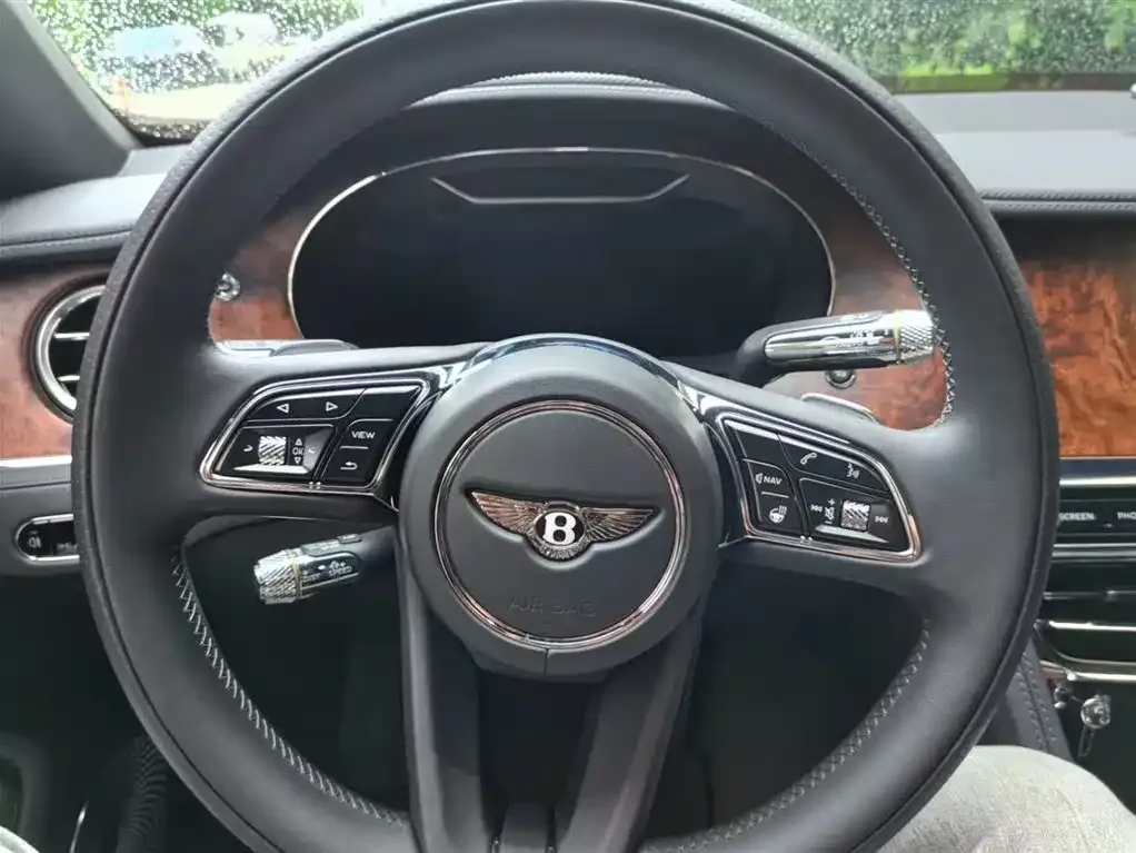 Bentley Flying Spur PHEV — фото 10