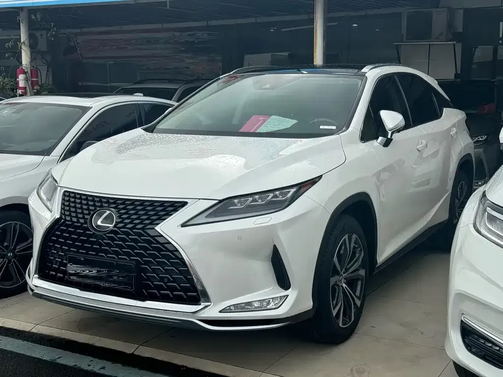 Lexus RX — фото 1