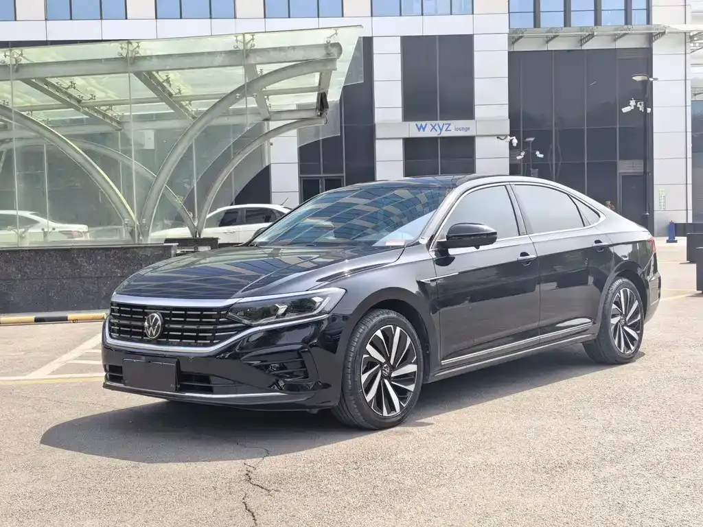 Volkswagen Passat — фото 1