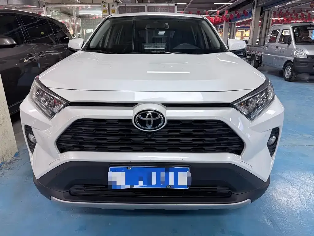 Toyota RAV4 — фото 8
