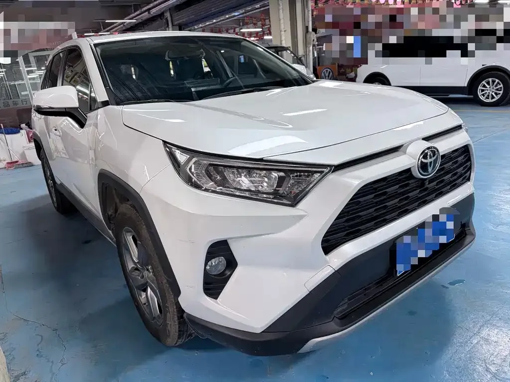 Toyota RAV4 — фото 9
