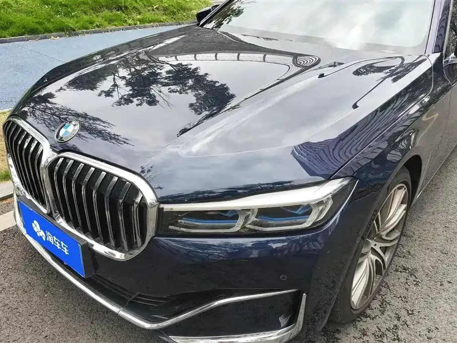 BMW 7 Series — фото 1