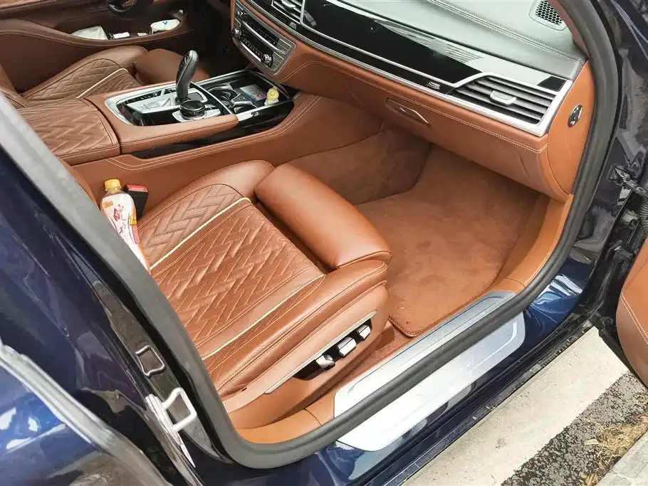 BMW 7 Series — фото 6