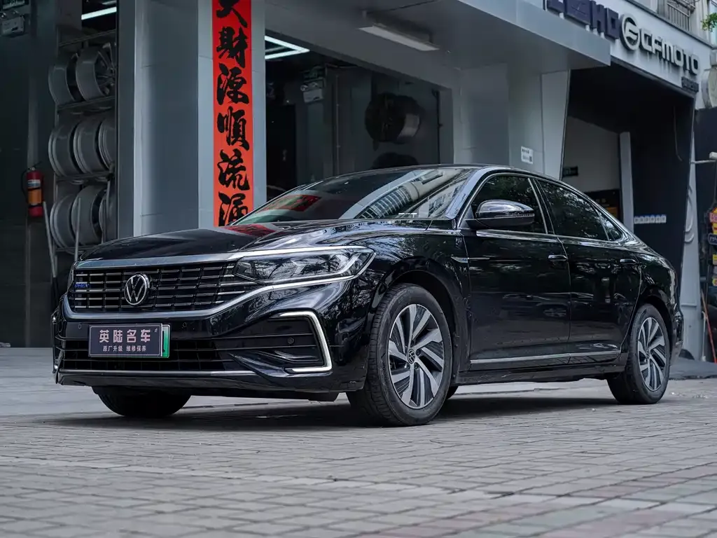 Volkswagen Passat New Energy — фото 1
