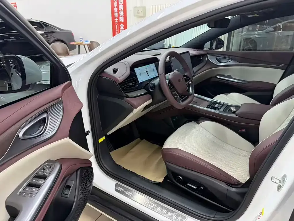 BYD Seal — фото 10