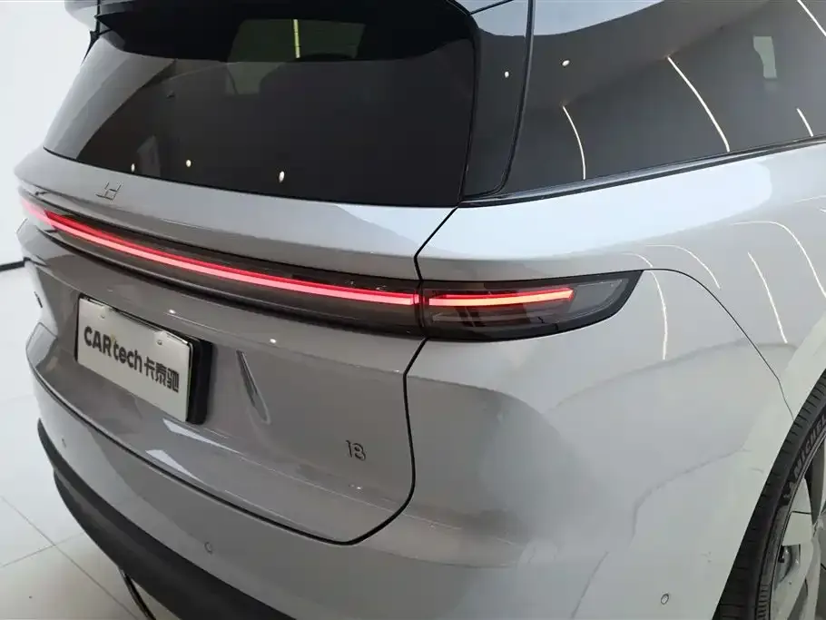 Li Auto i8 — фото 7