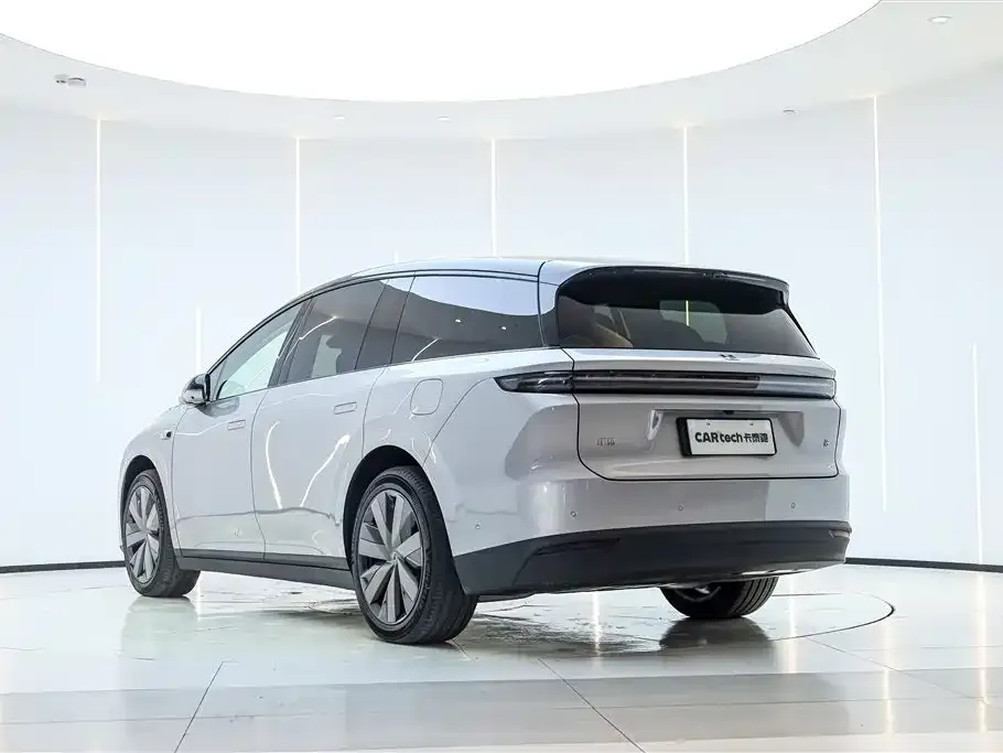 Li Auto i8 — фото 10