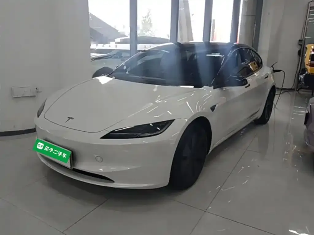 Tesla Model 3 — фото 1