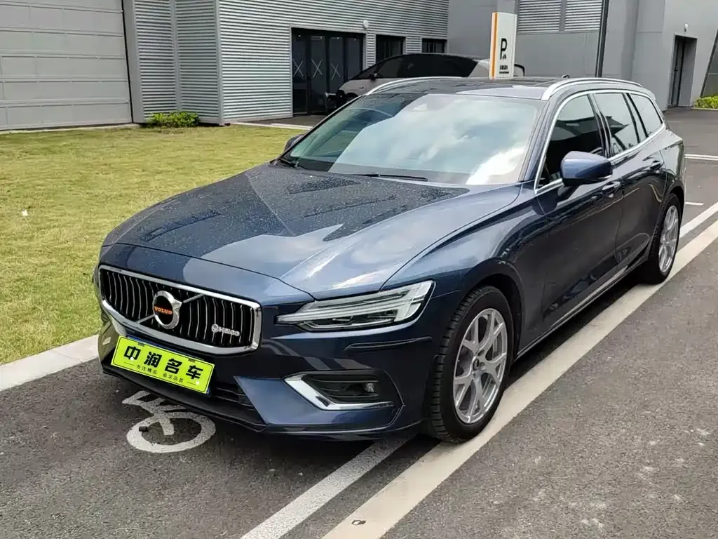 Volvo V60 — фото 1