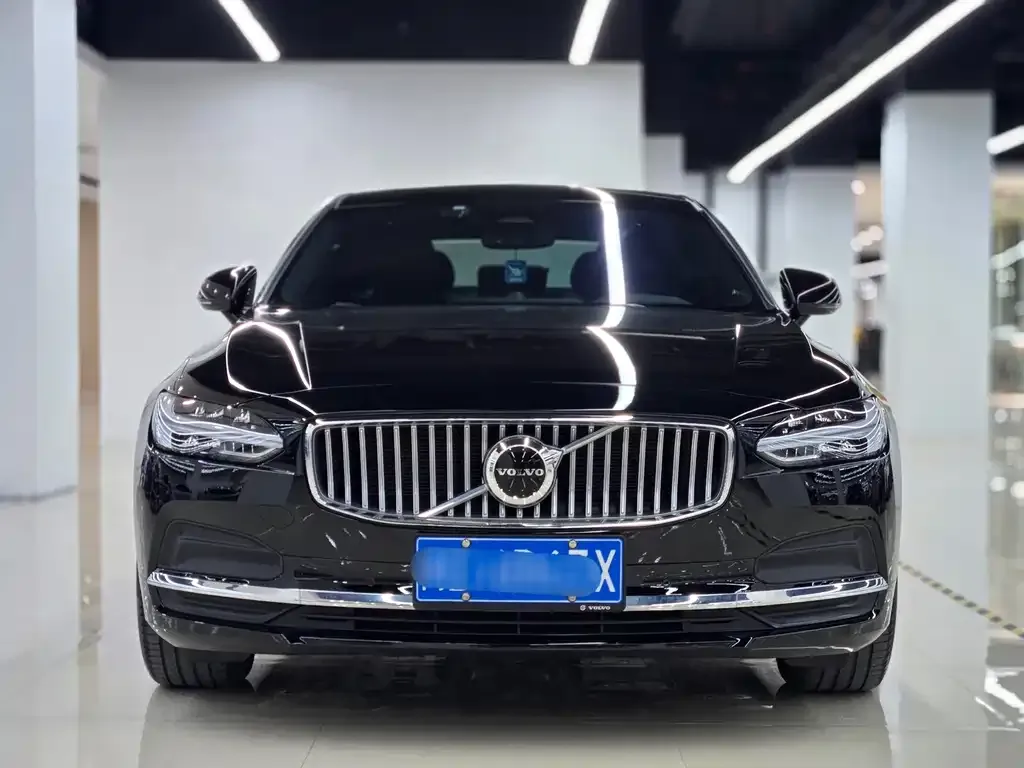 Volvo S90 — фото 1
