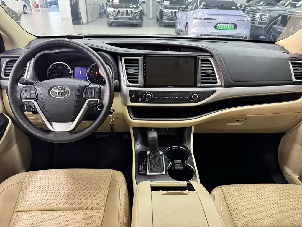 Toyota Highlander — фото 7