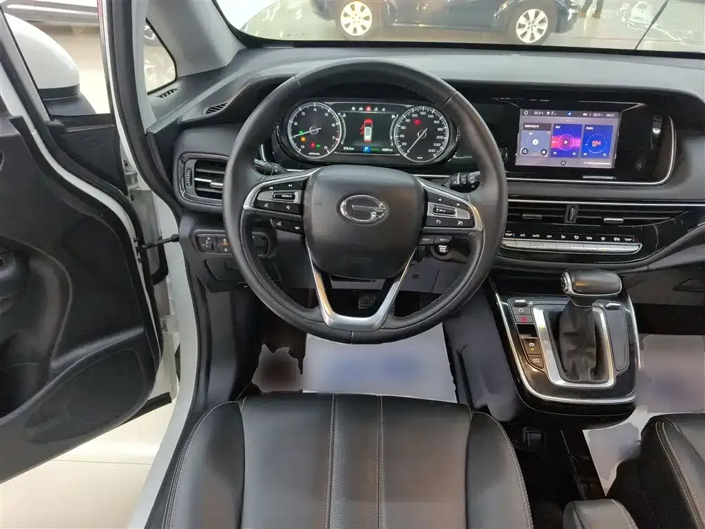GAC Motor Trumpchi M6 — фото 10