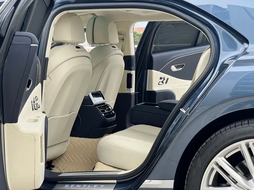 Bentley Flying Spur PHEV — фото 4