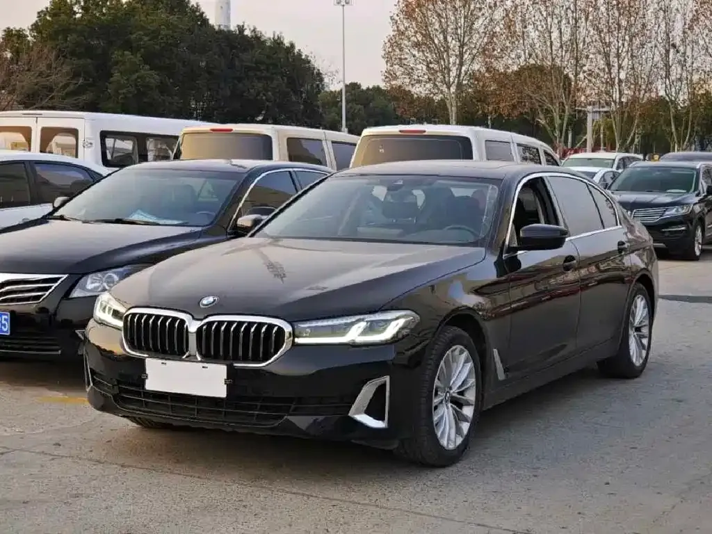 BMW 5 Series — фото 1