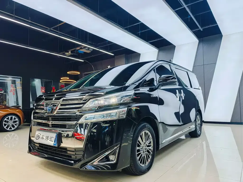 Toyota Vellfire — фото 1