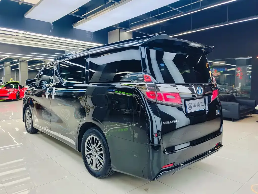 Toyota Vellfire — фото 5