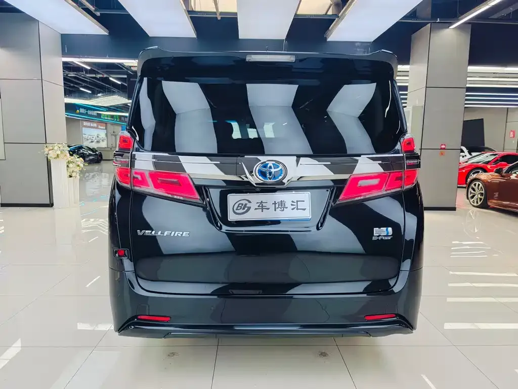 Toyota Vellfire — фото 4