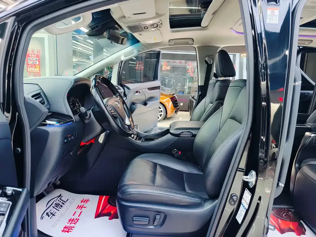 Toyota Vellfire — фото 6