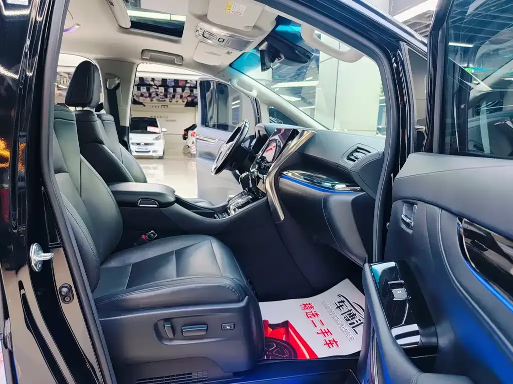 Toyota Vellfire — фото 9