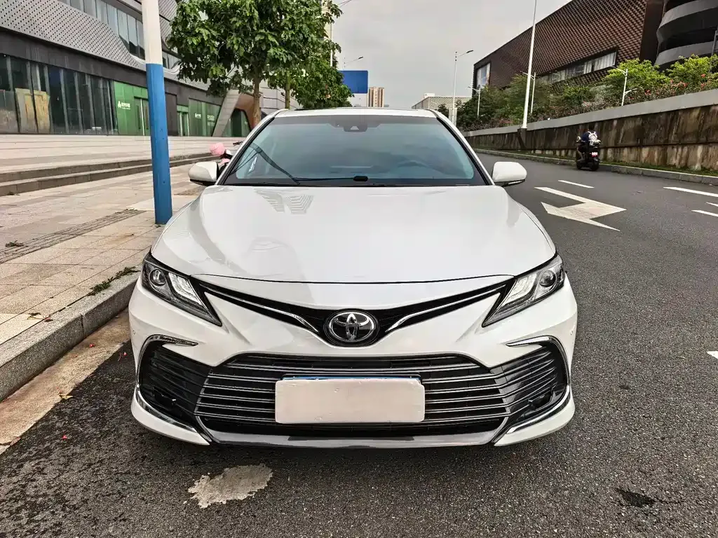 Toyota Camry — фото 8