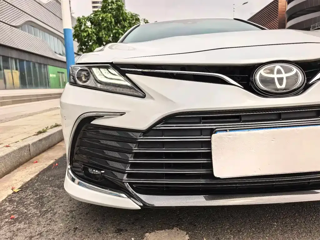 Toyota Camry — фото 6