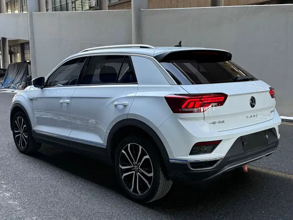 Volkswagen T-Roc — фото 10