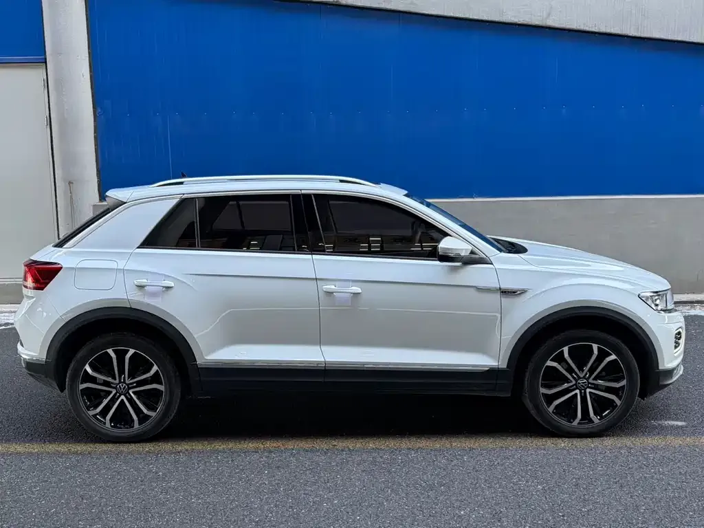 Volkswagen T-Roc — фото 6