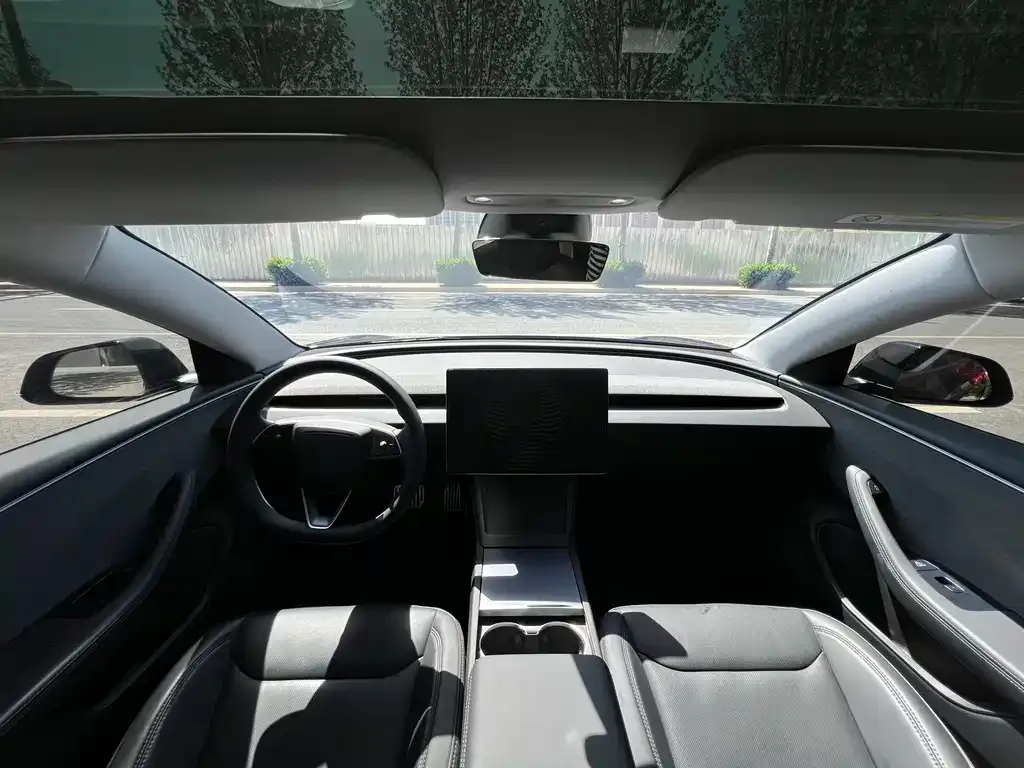 Tesla Model 3 — фото 6