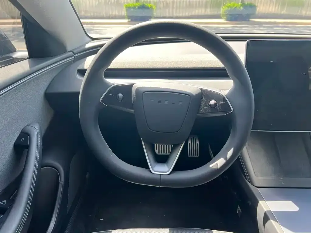 Tesla Model 3 — фото 5