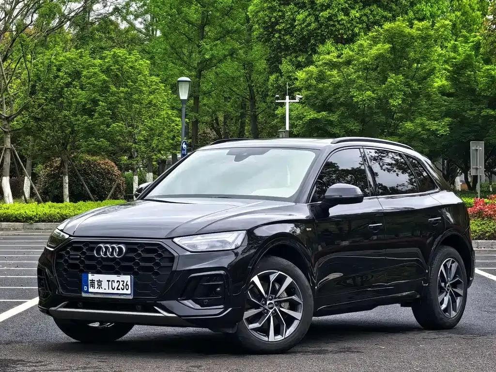 Audi Q5L — фото 1