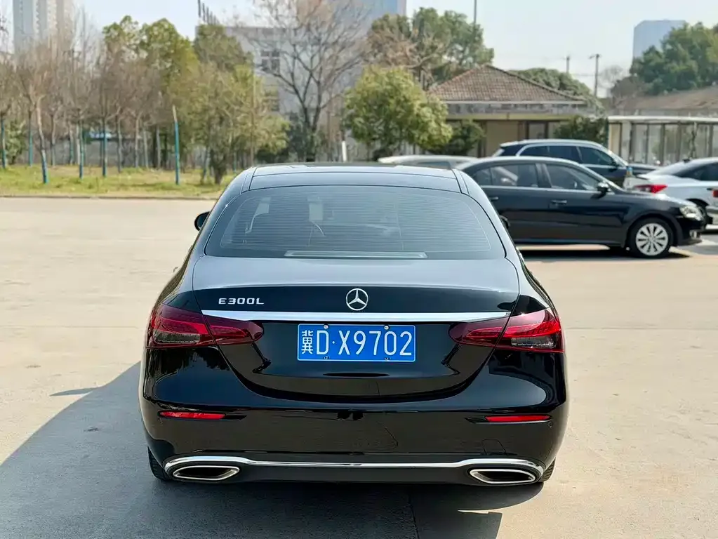 Mercedes-Benz E-Class — фото 2