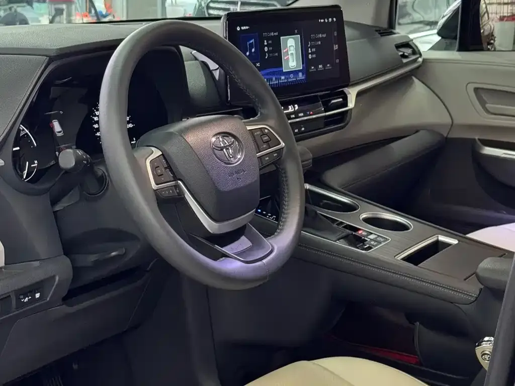 Toyota Granvia — фото 10