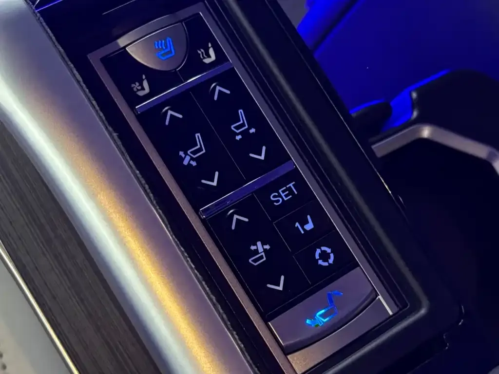 Toyota Granvia — фото 4
