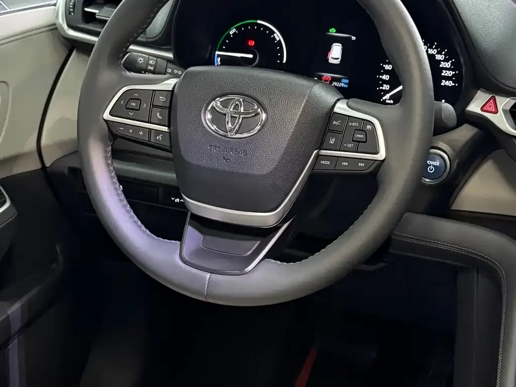Toyota Granvia — фото 5