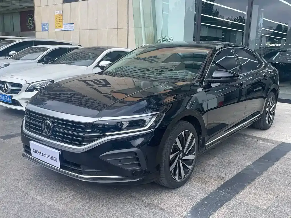 Volkswagen Passat — фото 1