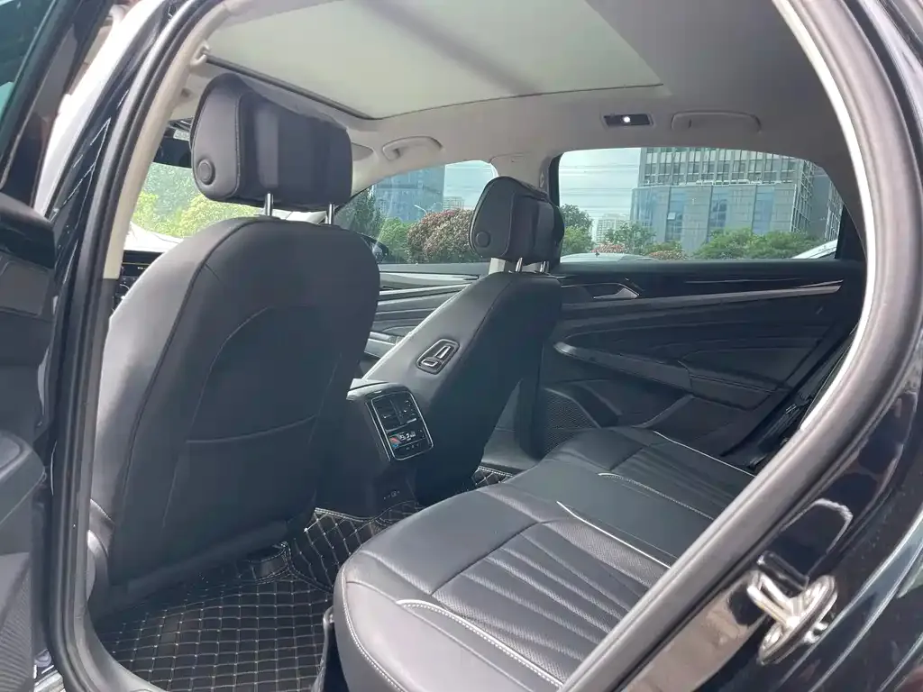 Volkswagen Passat — фото 8