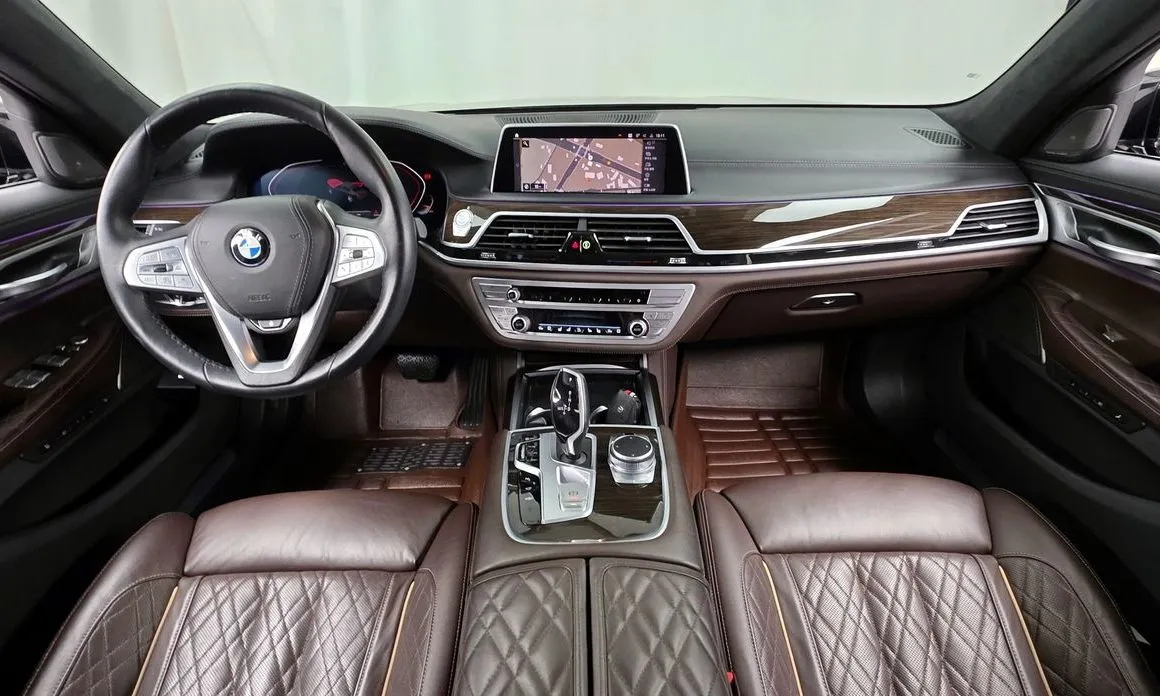 BMW 7-Series — фото 10