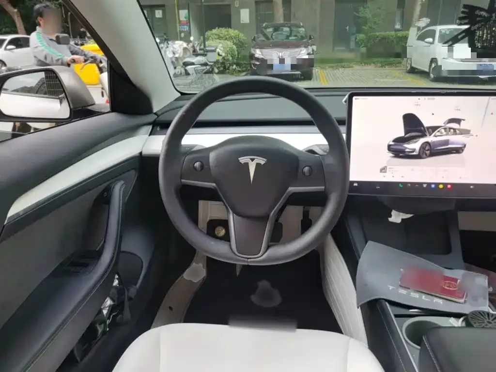 Tesla Model 3 — фото 7