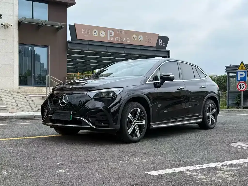 Mercedes-Benz EQE SUV — фото 1