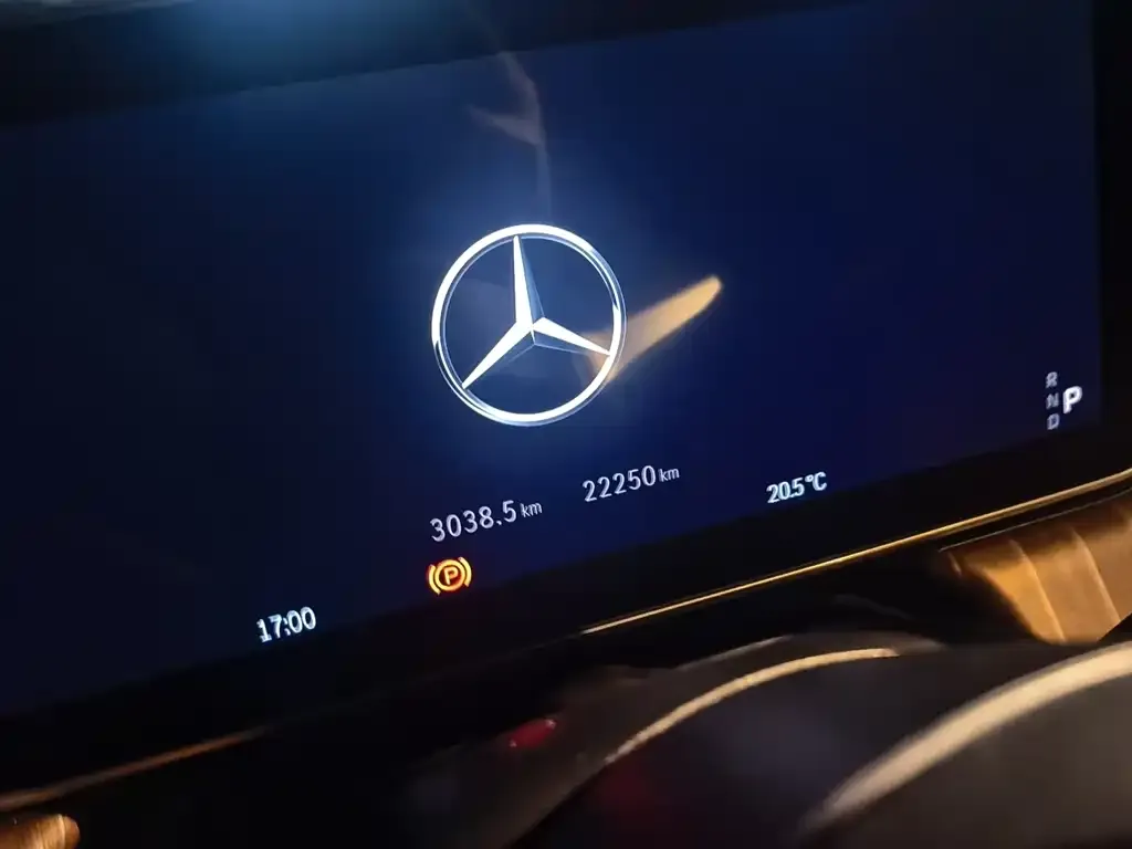 Mercedes-Benz EQE SUV — фото 7